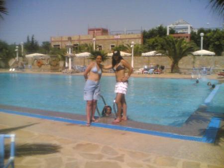 beh voila j vous presente une meuf que j la kiff moot raja� une meuf trop cool  sympa rien a dir !! change po jtm bien comme �a  bigg kiss 4 you